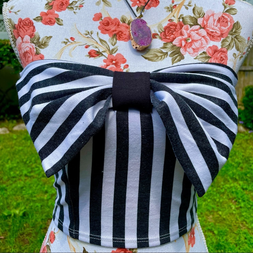 Beetle juice crop top - Picture 2 of 4